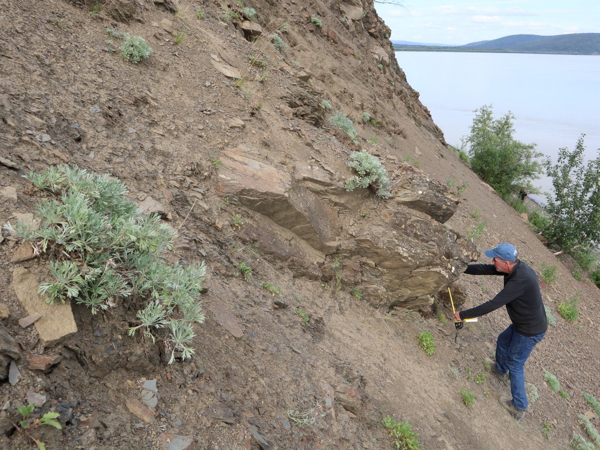 Geologist Paul McCarthy spent more than two weeks on the Yukon River this summer measuring sections of sedimentary rocks and interpreting their details to recreate a landscape that was rich with prehistoric life 100 million years ago.